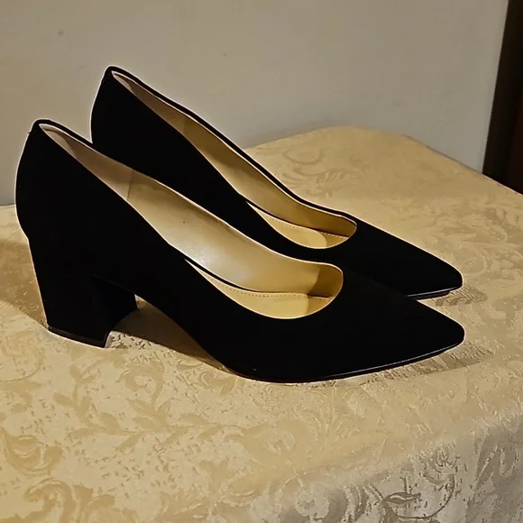 MARC FISHER SUEDE PUMP - Picture 1 of 6